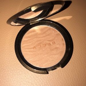 Becca Bronzer (brand new)